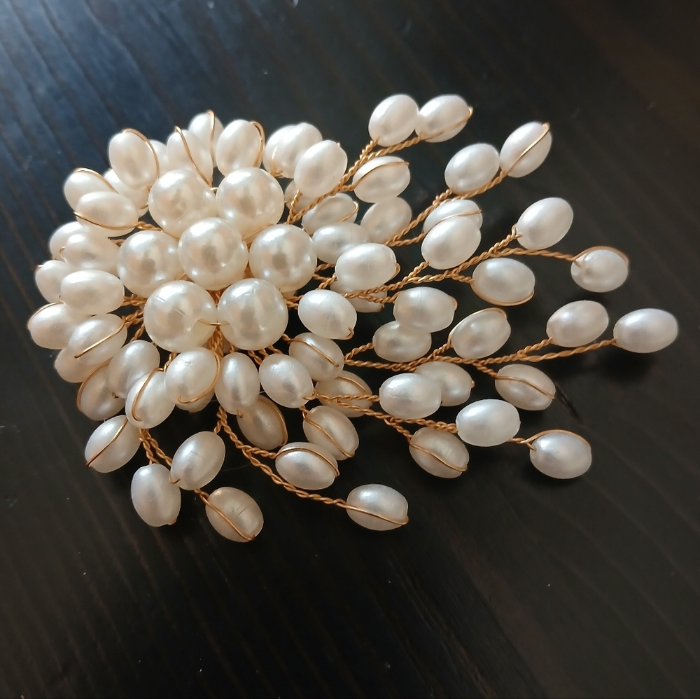 Faux Pearl Gold Tone Woven Filigree Broche